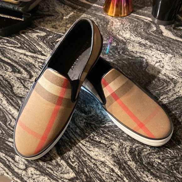 Burberry Slip on loafers skate shoes never worn size 40 - Picture 4 of 5